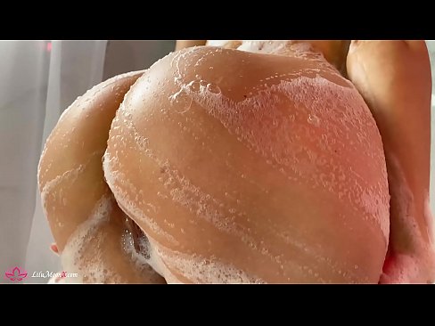 ❤️ Brunetka masturbuje kundičku s vibrátorom až do intenzívneho orgazmu v sprche ❌ Jedinečné porno na sk.xxxner.ru ❌❤